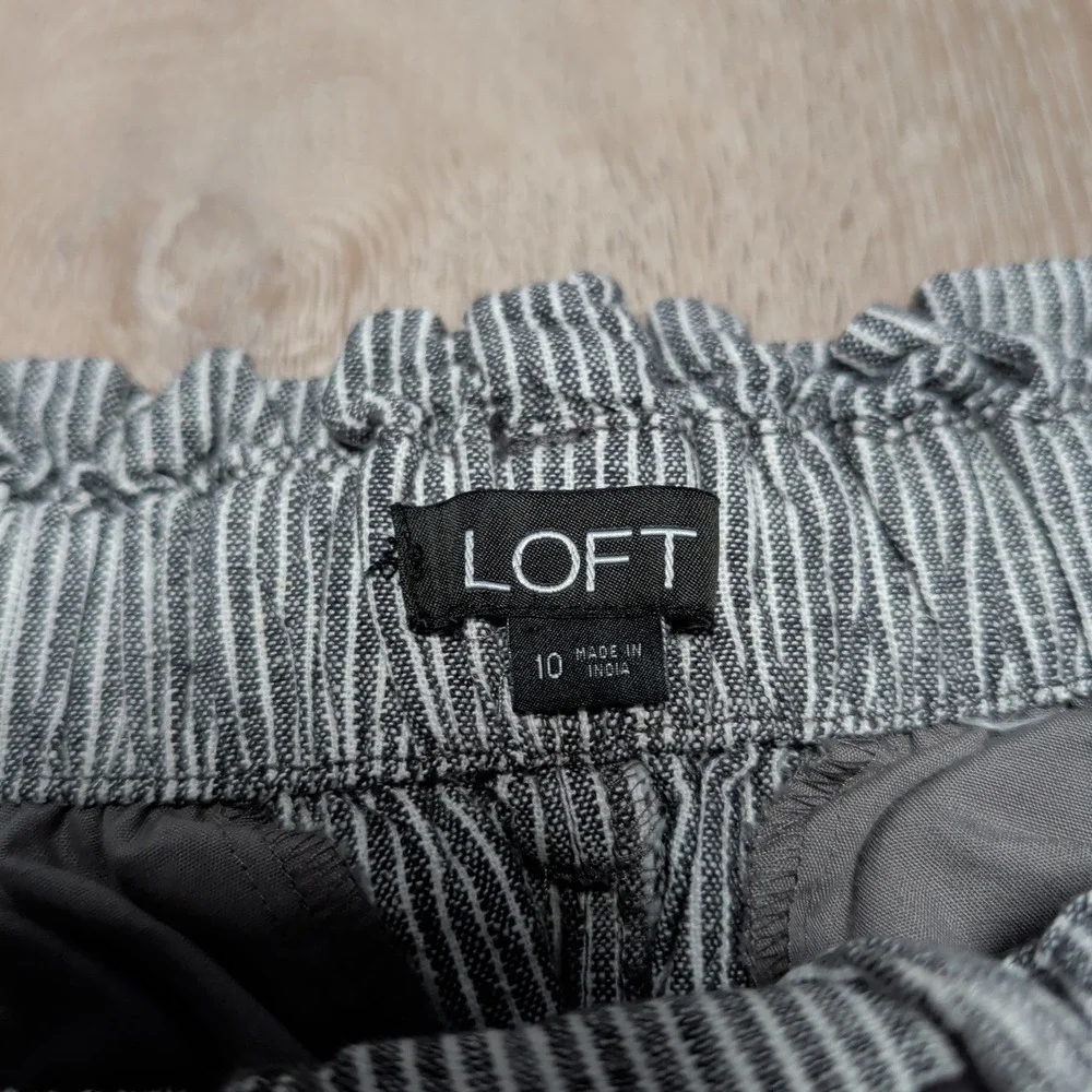 LOFT Grey White Pinstripe Paperbag Waist Mini Skirt with Tie Belt Womens Size 10